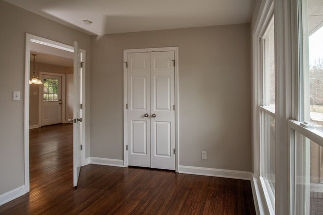 Building Photo - Cozy renovated ranch near Uptown