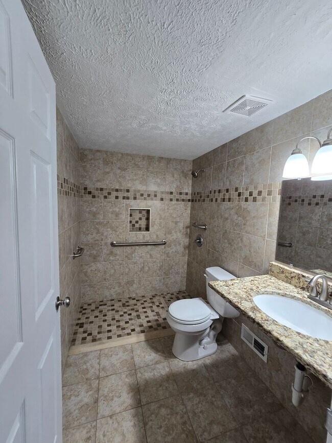 Building Photo - 7494 Beverly Dr