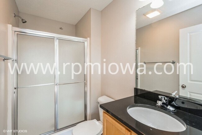 Building Photo - TONS OF SPACE!! 4 Bedroom, 3.5 Bath Townhome in Johnston