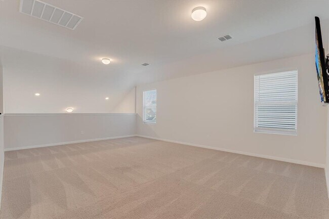 Building Photo - 168 Kings Cyn Dr