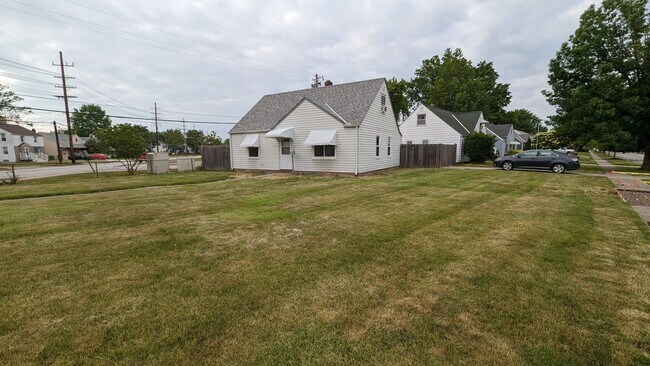 Building Photo - 465 Babbitt Rd