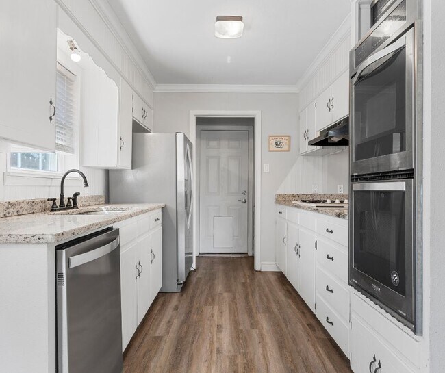 Building Photo - 6319 Wiethorn Dr