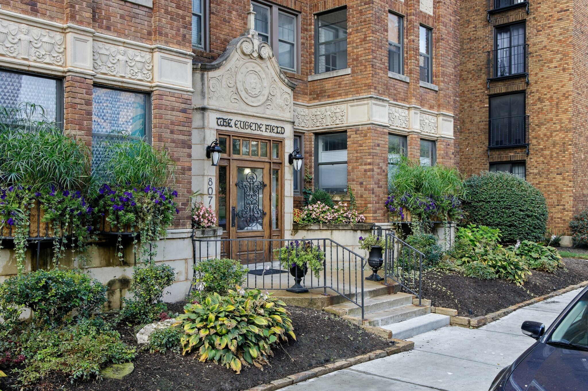 Building Photo - 807 W 48th St