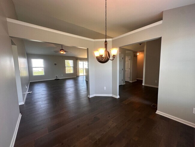 Building Photo - 4BR/2BA Home for Rent in Eastwood w/Basement and Backyard Deck!