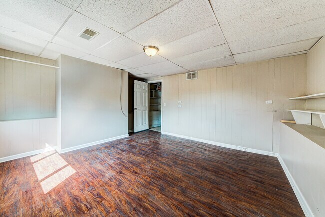 Building Photo - AVAILABLE AUGUST 2026 - Beautiful 3 Bedroom Home w/ OFF-STREET PARKING & Deck!