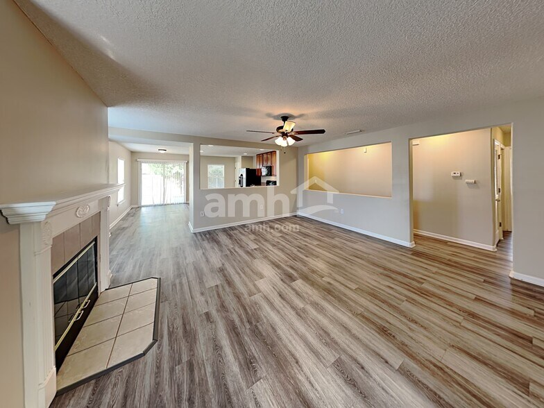 Building Photo - 76163 Long Pond Loop