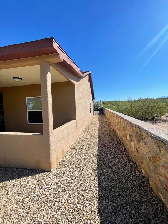 Building Photo - Lovely 4 Bedroom/2 Bath home in Parkhill E...