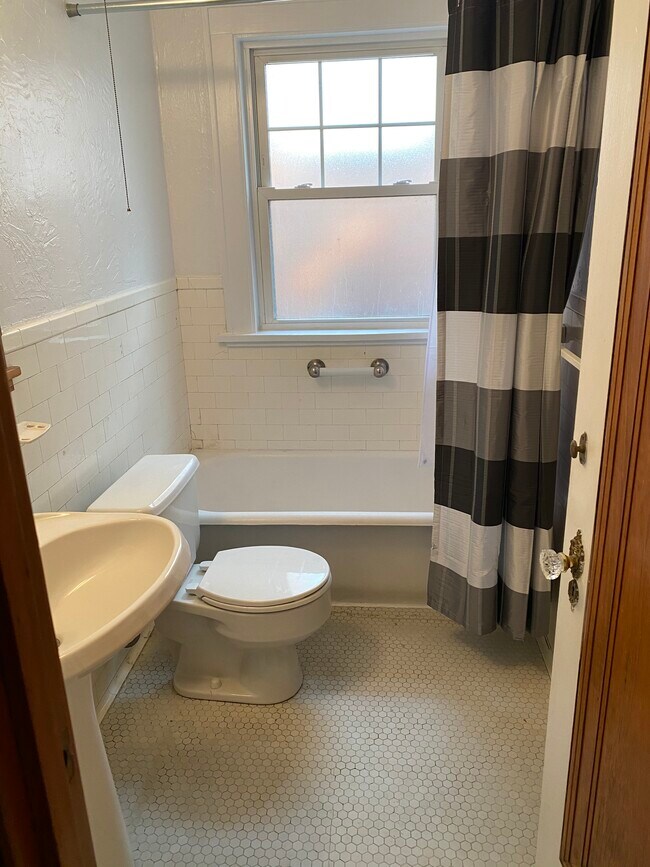 Bathroom - 107 W Sycamore St