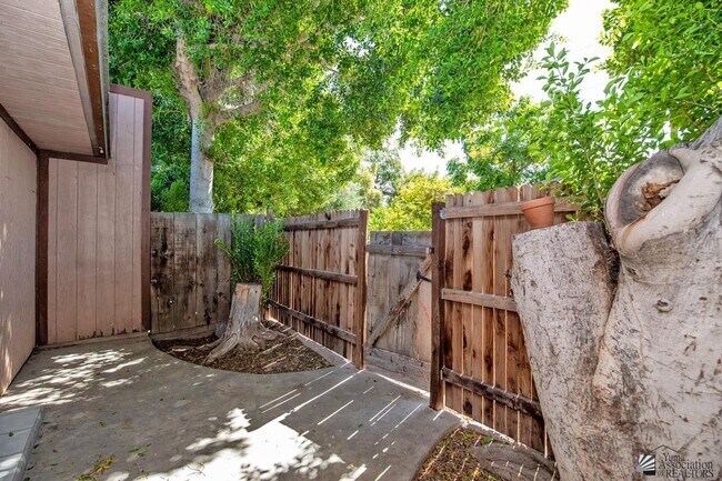 Building Photo - 123 S Magnolia Ave