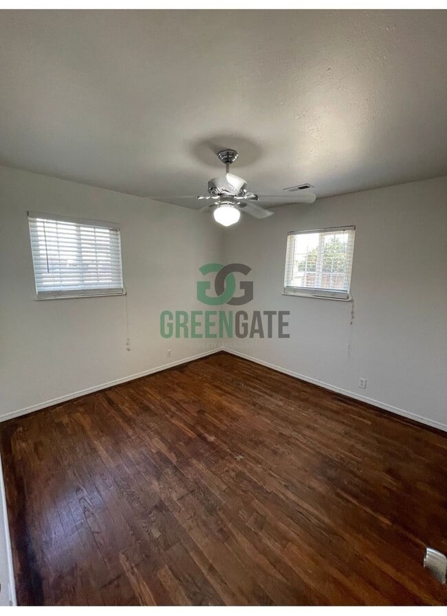 Building Photo - BEAUTIFUL 3 BEDROOM 2 BATH HOME MOVE IN RE...