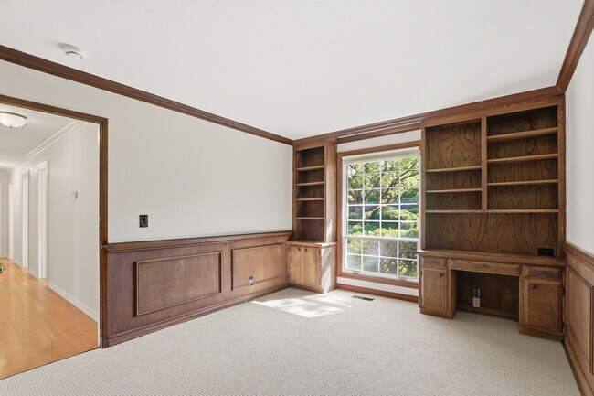 Building Photo - Stunning 3,488 Sq. Ft. Home with Pool & 3-...