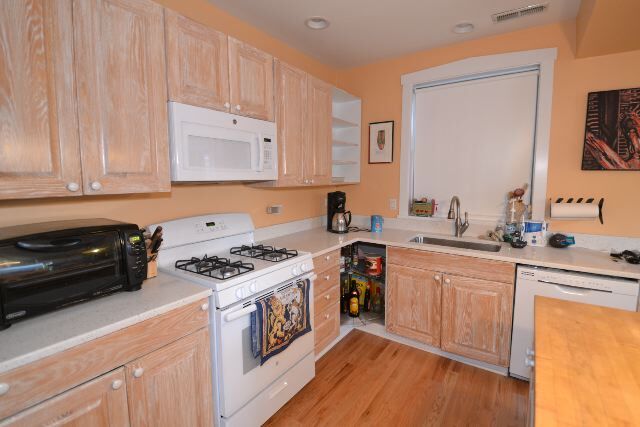 Building Photo - 3731 N Janssen Ave