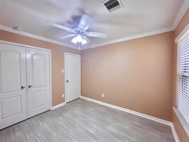 Building Photo - 803 Sweet Flower Dr