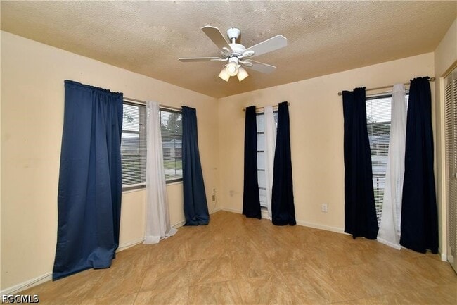 Building Photo - 9 Park Ln Cir