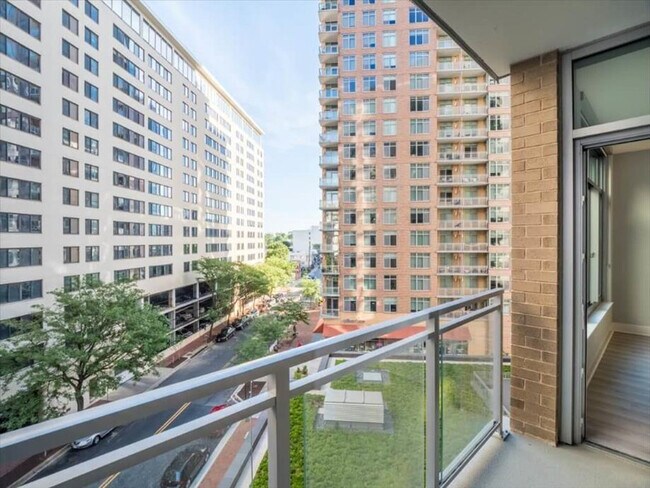 Building Photo - 4836 Rugby Ave