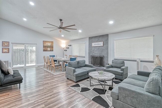 Building Photo - 11618 Corona Ln