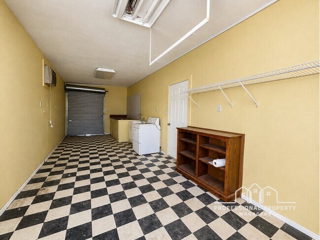 Building Photo - 3-bedroom, 3-bathroom home in Foothills Mobile Est