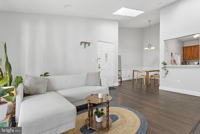 Building Photo - 11 Poillon Ct