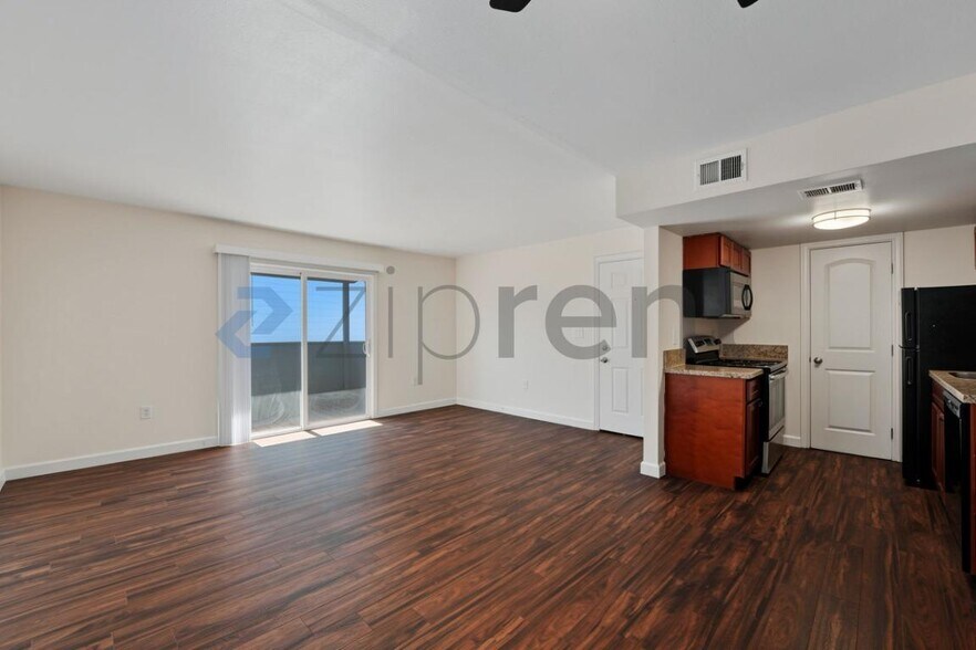 Building Photo - Unit B228