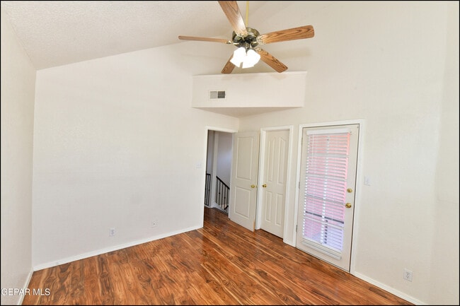 Building Photo - 12121 Tower Hill Dr