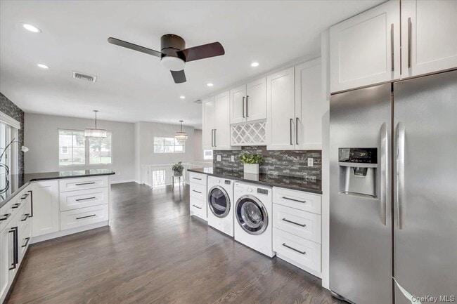 Building Photo - 10 Sandhage Dr