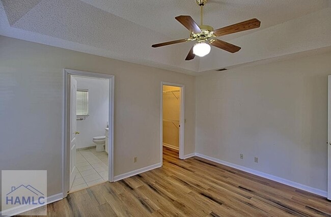 Building Photo - 555 Wellington Way