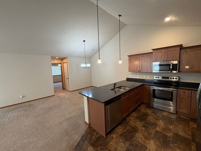 Building Photo - Townhome in Southeast Lincoln