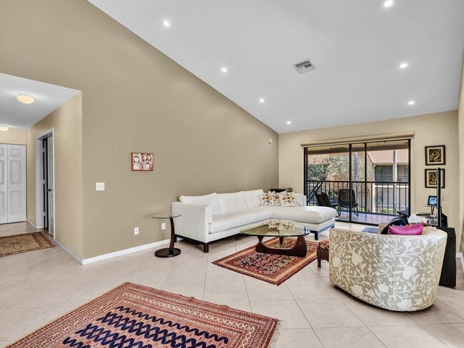 Building Photo - 5680 Coach House Cir