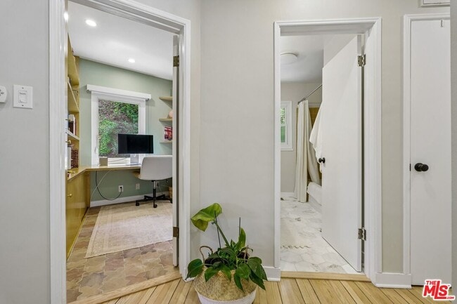 Building Photo - 3095 Passmore Dr