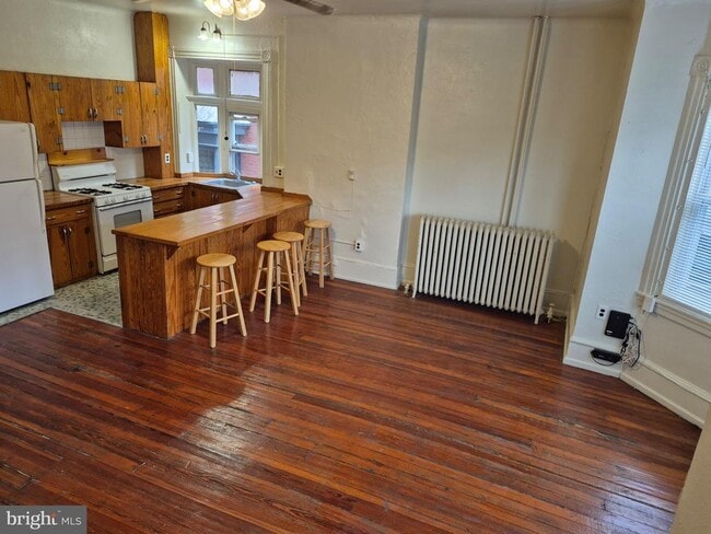 Building Photo - 4610 Chester Ave