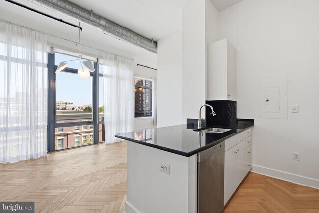 Building Photo - 520 John Carlyle St