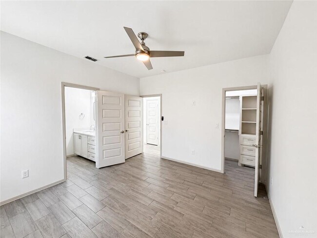 Building Photo - 7802 N 58th Ln