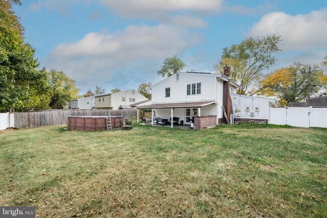 Building Photo - 325 Juniper Dr