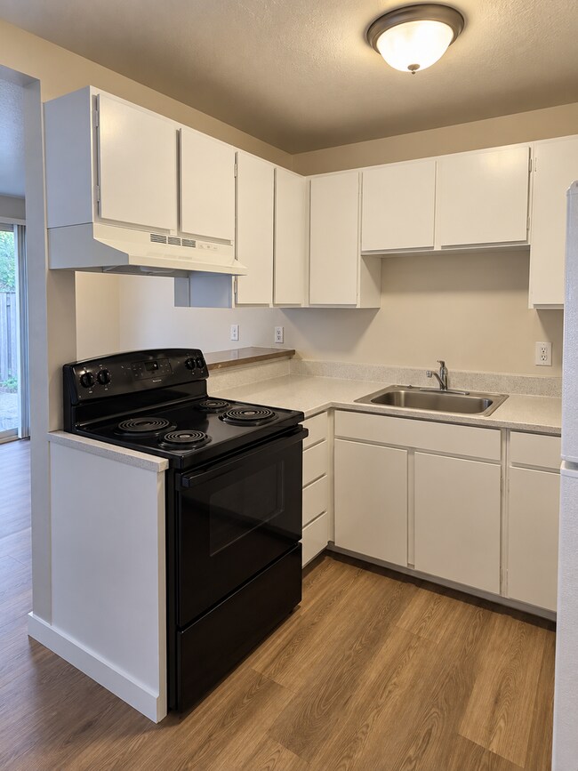 Building Photo - 921 N 96th St