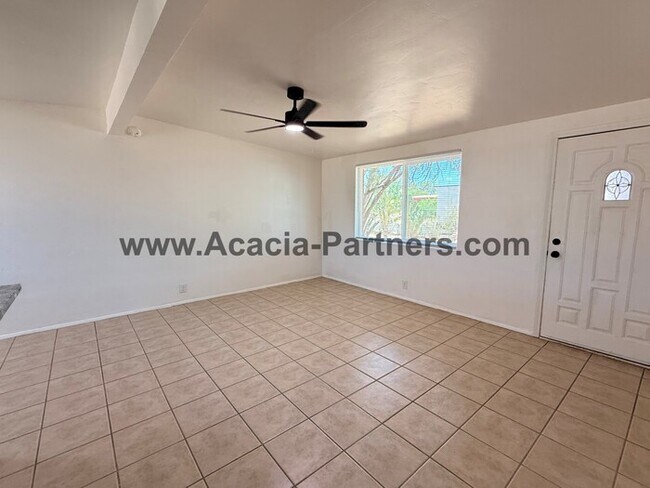 Building Photo - Three Bedroom/Two Bath Home