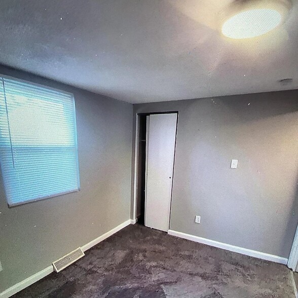 Building Photo - 355 Ripley Ave