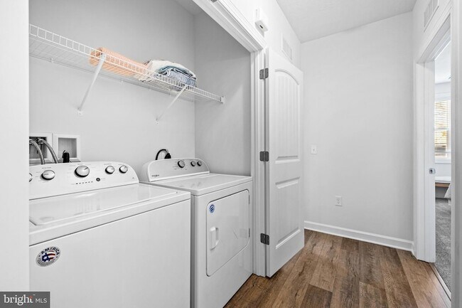 Building Photo - 1010 Admiral Ln