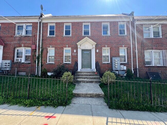 Building Photo - 1353 Adams St NE