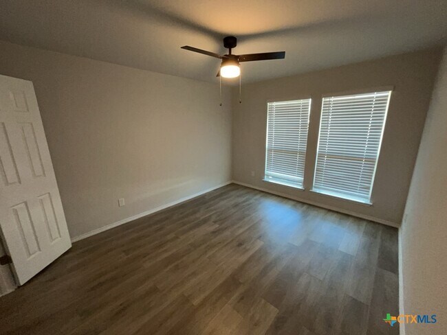 Building Photo - 1824 Fall Creek Ct