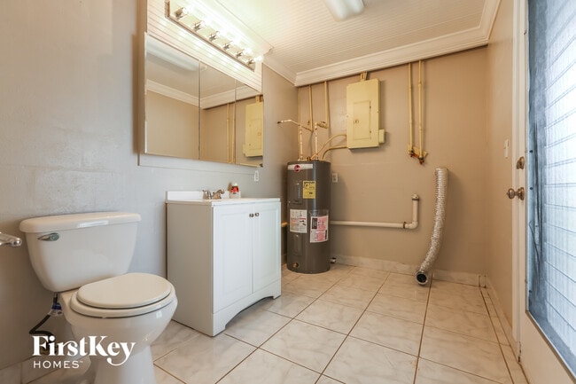 Building Photo - 75 Lakeview Ln