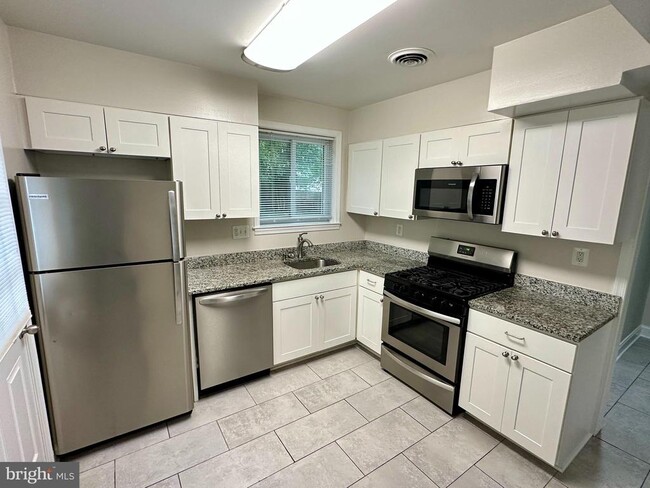 Primary Photo - 10115 Hereford Pl