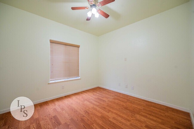 Building Photo - SOLAR!!!!  Fresno NorthEast Home, 4BR/2.75...