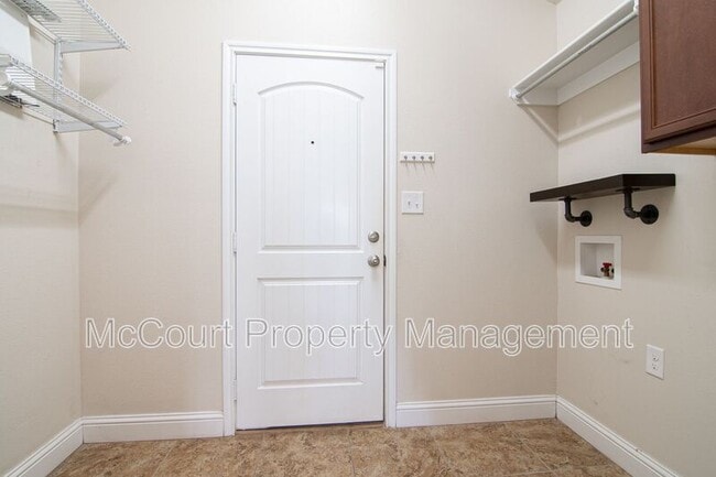 Building Photo - 805 Candlestick Dr