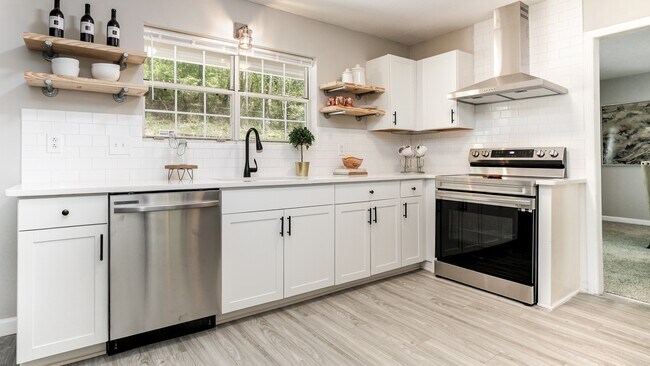 kitchen - 1329 Paragon Pky