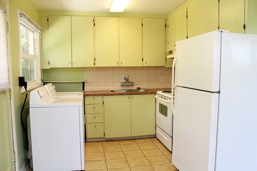 Building Photo - 4222 SE Holgate Blvd