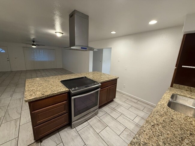 Building Photo - N 58th Dr