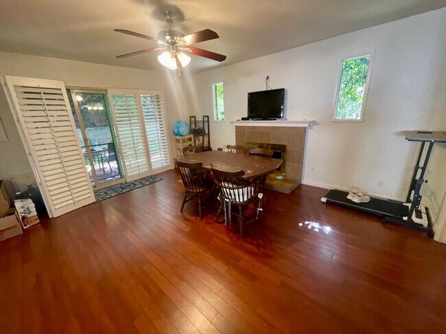 Building Photo - Gorgeous South West Escondido Home! $4,200/Month.  Pets Allowed - Text 619-889-8400