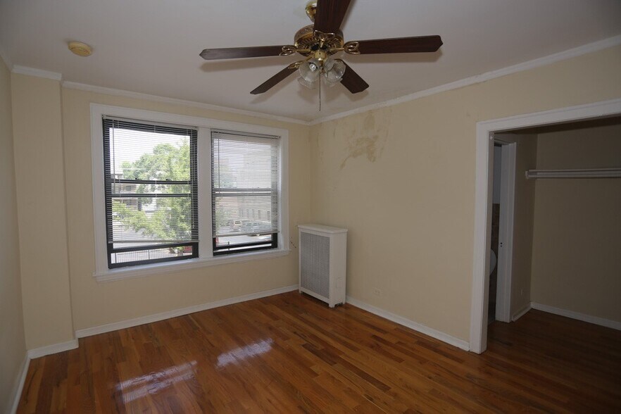 Building Photo - 629 W Belmont Ave