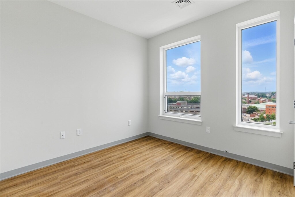 Building Photo - 1002 Tremont St