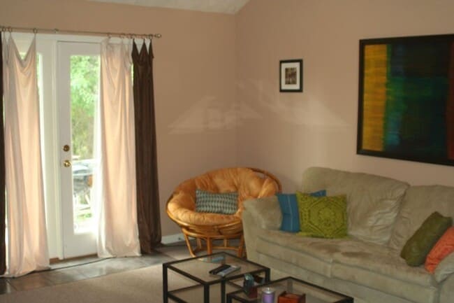 Building Photo - Northpointe - 3 bedroom 2 bath